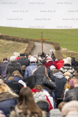 Droga Krzyzowa na Gorze Jana Paw  a II w Pelplinie...