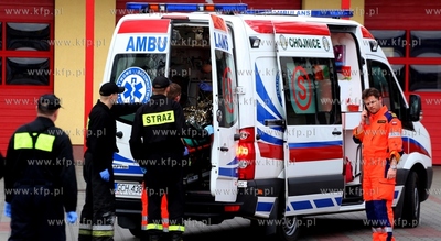 W Chojnicach, przed wejsciem do jednego z supermarketow...