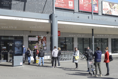 W zwiazku z epidemia koronawirusa COVID-19 w gdynskich...