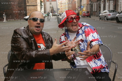 Od lewej Krzysztof Skiba i Pawel Konnak Konjo - niektorzy...