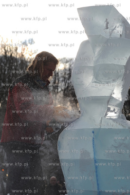 Gdynia, Bulwar Nadmorski. Festiwal rzezb lodowych....