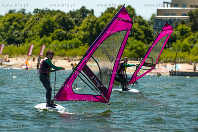 Plaza w Sopocie, przy Sopockim Klubie Zeglarskim. Briefing...