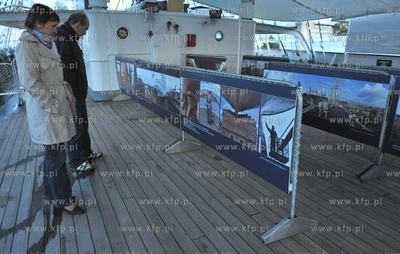 Gdynia. Dar Pomorza. Wodowanie, czyli promocja ksiazki...