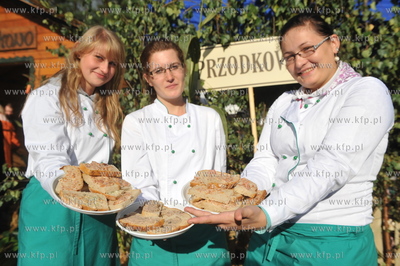 Kaszubskie dozynki powiatu kartuskiego w Zukowie. Dziewczyny...