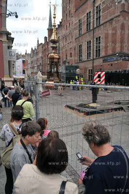 Gwaltowana burza, ktora przeszla nad Gdanskiem uniemozliwila...