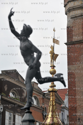 Gwaltowana burza, ktora przeszla nad Gdanskiem uniemozliwila...