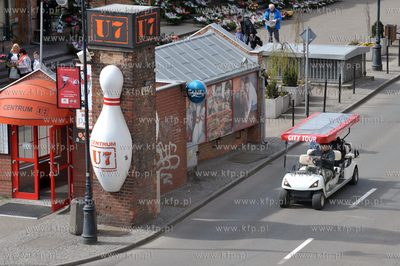 Pojazd elektryczny do przewozu turystow na ul. Podwale...