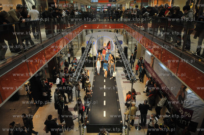 Pokaz mody w centrum handlowym Galeria Bałtycka w...