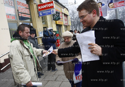 Gdansk. Parking przed biurem poselskim Jacka Kurskiego....