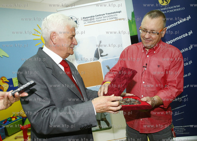 Gdansk. Szpital Wojewodzki. Oddzial dzieciecy. Z okazji...