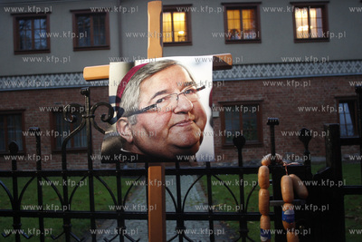 Gdansk. Posel Janusz Palikot podczas manifestacji Biskupi...