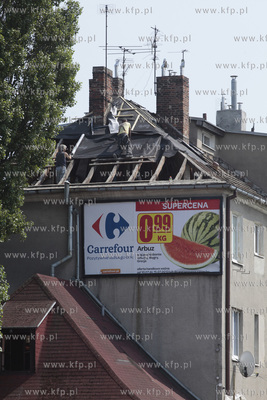 Remont dachu w kamienicy przy ul.Legionow w Gdansku.
27.06.2013
fot....