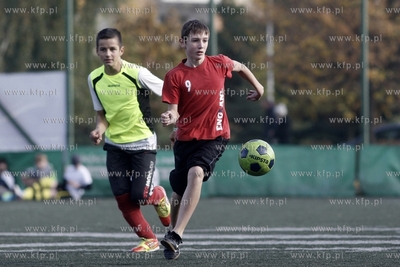 Gdansk Zaspa. Pilkarski turniej dzikich druzyn Do przerwy...