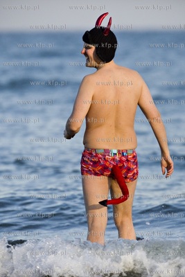 Gdańsk Jelitkowo. Morsy powitały Nowy Rok tradycyjną...