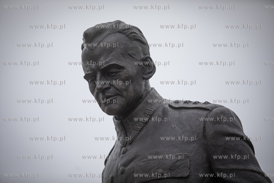 Pomnik Rotmistrza Witolda Pileckiego na placu przed...