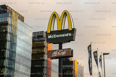 Gdańsk Oliwa, Kompleks biurowy Alchemia i znak McDonald's....