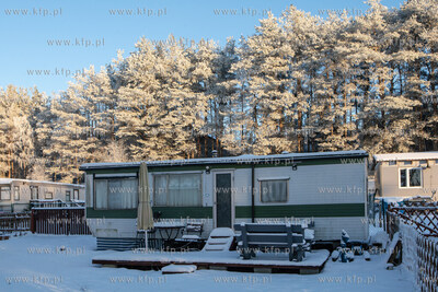 Gmina Szemud. Zimowy krajobraz w okolicach jeziora...