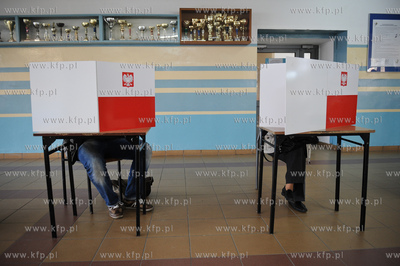 Gdansk. Obwodowa Komisja Wyborcza nr 80 w Gimnazjum...