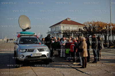 Sopot. Plac przed wejsciem na molo. Tydzien Flagi z...