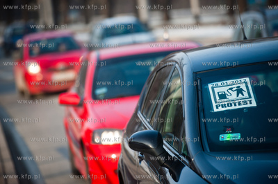 Gdansk. Protest kierowcow przeciwko rosnacym cenom...