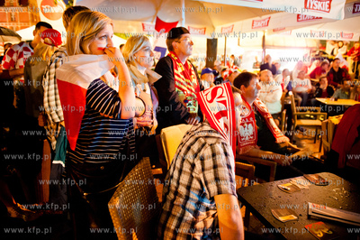 Gdansk. Dlugi Targ. Sympatycy reprezentacji Polski...