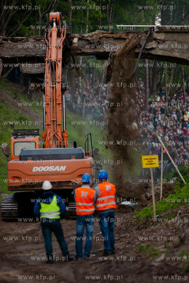 Wyburzanie Mostku Weisera na gdanskiej Strzyzy. 05.06.2013...