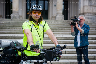 Politechnika Gdanska. Start wyprawy rowerowej do okola...