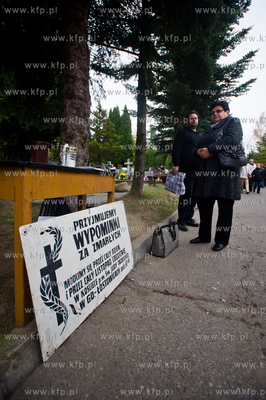 Gdansk. Cmentarz Lostowicki. Swieto Zmarlych. Nz punkt...