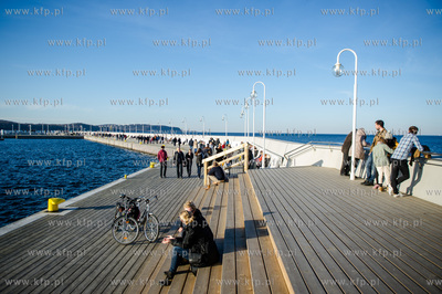 Sloneczne, bardzo cieple, niemal wiosenne, niedzielne...