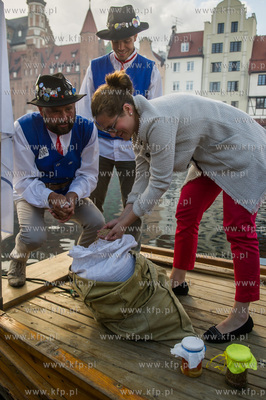 Gdańsk. Przywitanie członków Bractwa Flisackiego...
