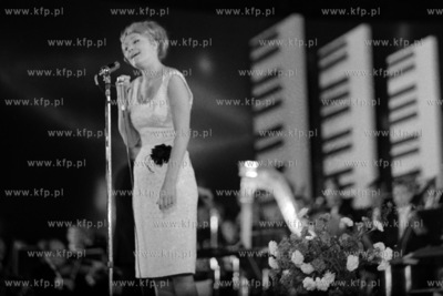 IV Miedzynarodowy Festiwal Piosenki w Sopocie. Na scenie...
