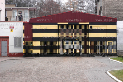 Areszt Sledczy na ul. Kurkowej w Gdansku. n/z brama...