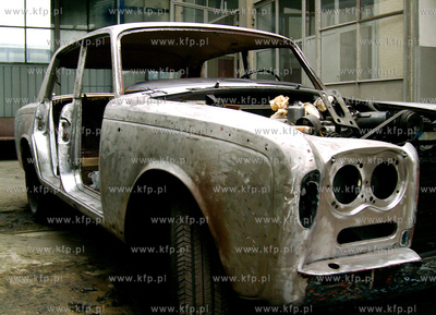 Rolls Royce z 1968 roku restaurowany w warsztacie blacharskim...