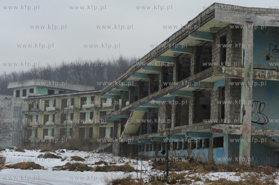 Nadole nad Jeziorem Zarnowieckim. Ruiny ogromnego Hotelu...