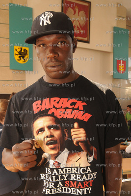 Urzad Miasta Gdyni. Konferencja prasowa i wazenie zawodnikow...