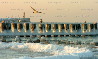 Zimowo lodowa plaza w Ustce. 17.01.2010 r. Fot. Arturo...