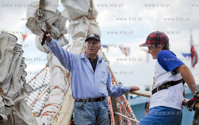 Gdynia. Poczatek rejsu na Jachcie Pogoria, zorganizowanego...
