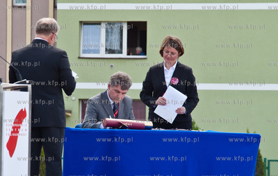 Pomnik Trzech Krzyzy na Placu Solidarnosci w Gdansku.....