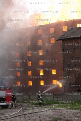 Pozar zabytkowego mlyna w Starogardzie Gdanskim. 26.05.2013...