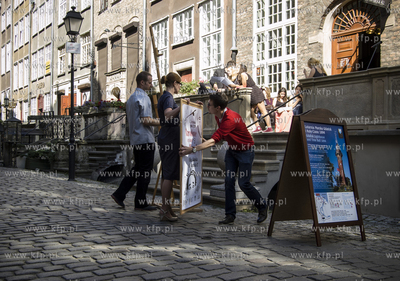 Gdansk. Ul. Mariacka 42. Filia Wojewodzkiej i Miejskiej...