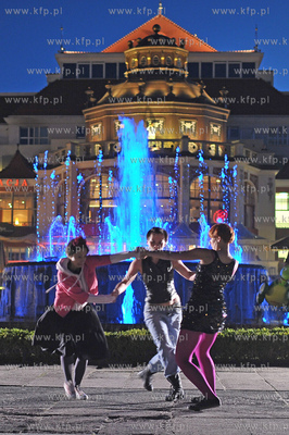 Sopot. Skwer Kuracyjny - fontanna. Pokaz fontanny oraz...