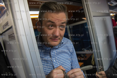 Final WOSP 2015. Prezydent Slupska Robert Biedron oddaje...