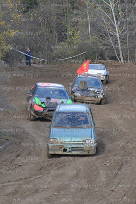 ZYWE TRUPY GRASOWAŁY W KOLIBKACH. Kolejna 14. juz...
