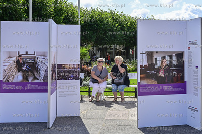 Sopot. Skwer Kuracyjny k. Molo. Wystawa fotografii...