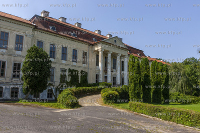 Pałac pruskiego rodu von Donhoff w Drogoszach na Mazurach....
