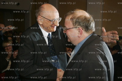 Wladyslaw Baroszewski otrzymal honorowe obywatelstwo...