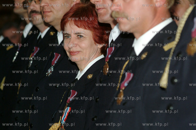 Odznaczenie strazakow bioracym udzial w gaszeniu Rafinerii...