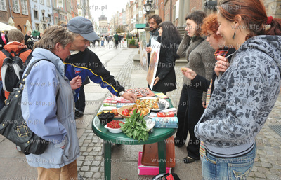 Gdansk. Dlugi Targ. Obchody Miedzynarodowego Dnia Wegetarianizmu....