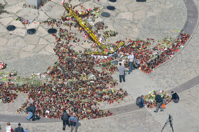 Transmisja uroczystosci pogrzebowych ofiar katastrofy...