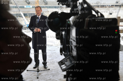 Konferencja prasowa premiera Donalda Tuska na stadionie...